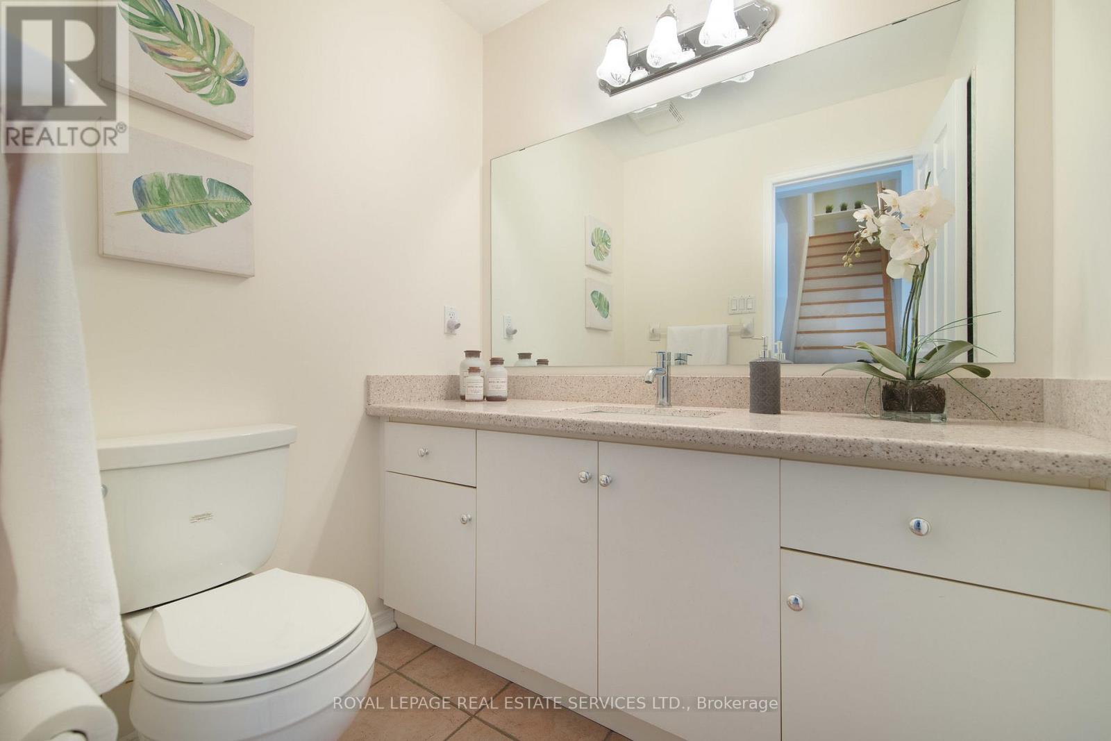 21 - 1010 Cristina Court, Mississauga (Clarkson), Ontario  L5J 4T7 - Photo 7 - W11994349