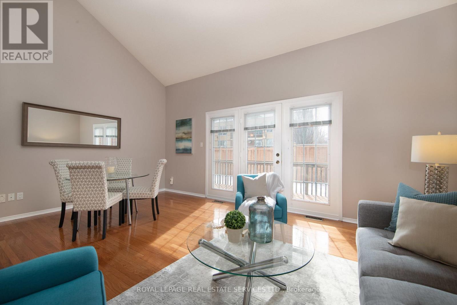 21 - 1010 Cristina Court, Mississauga (Clarkson), Ontario  L5J 4T7 - Photo 16 - W11994349