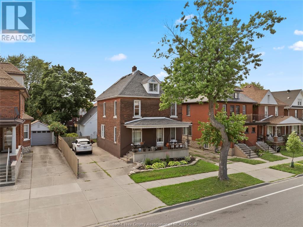MLS# 25017860: 231 GLADSTONE, Windsor, Canada