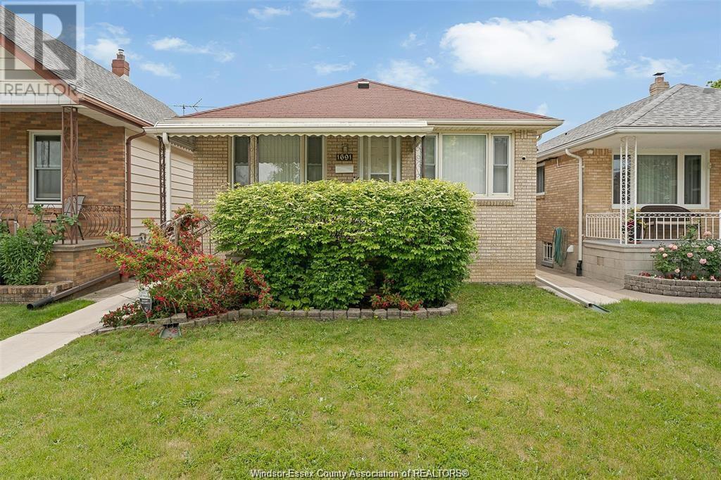 MLS# 25017855: 1691 LANGLOIS, Windsor, Canada