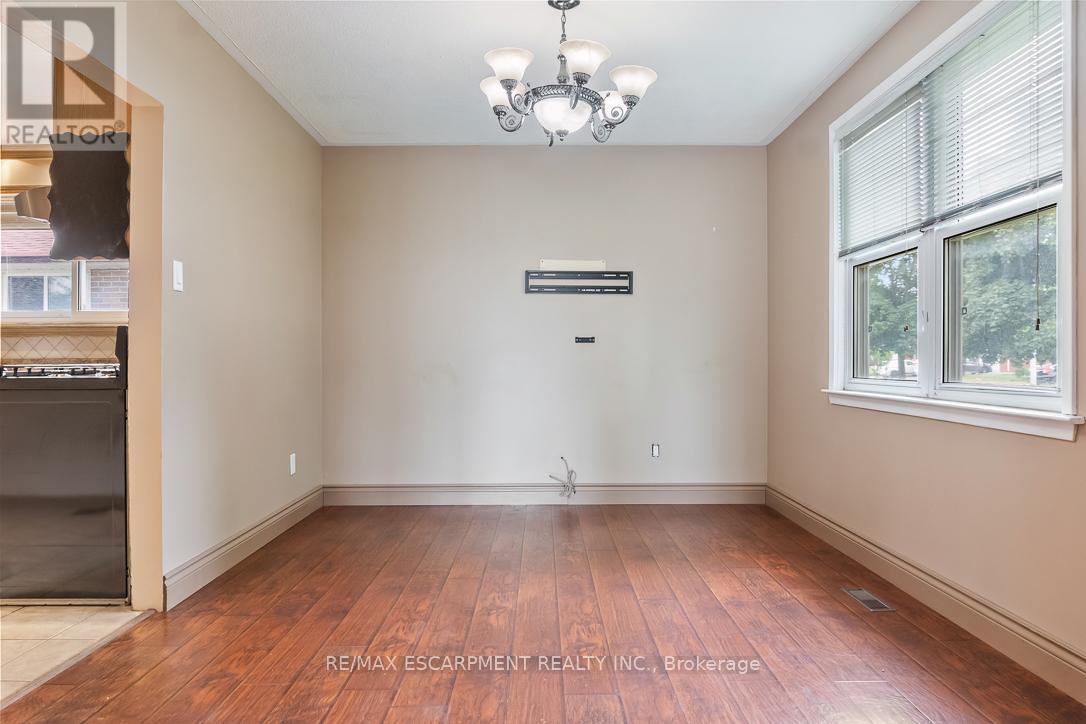 1 Dunbarton Crescent, Brampton (Southgate), Ontario  L6T 1N8 - Photo 10 - W12283927
