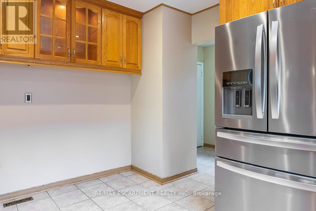 1 Dunbarton Crescent, Brampton (Southgate), Ontario  L6T 1N8 - Photo 12 - W12283927