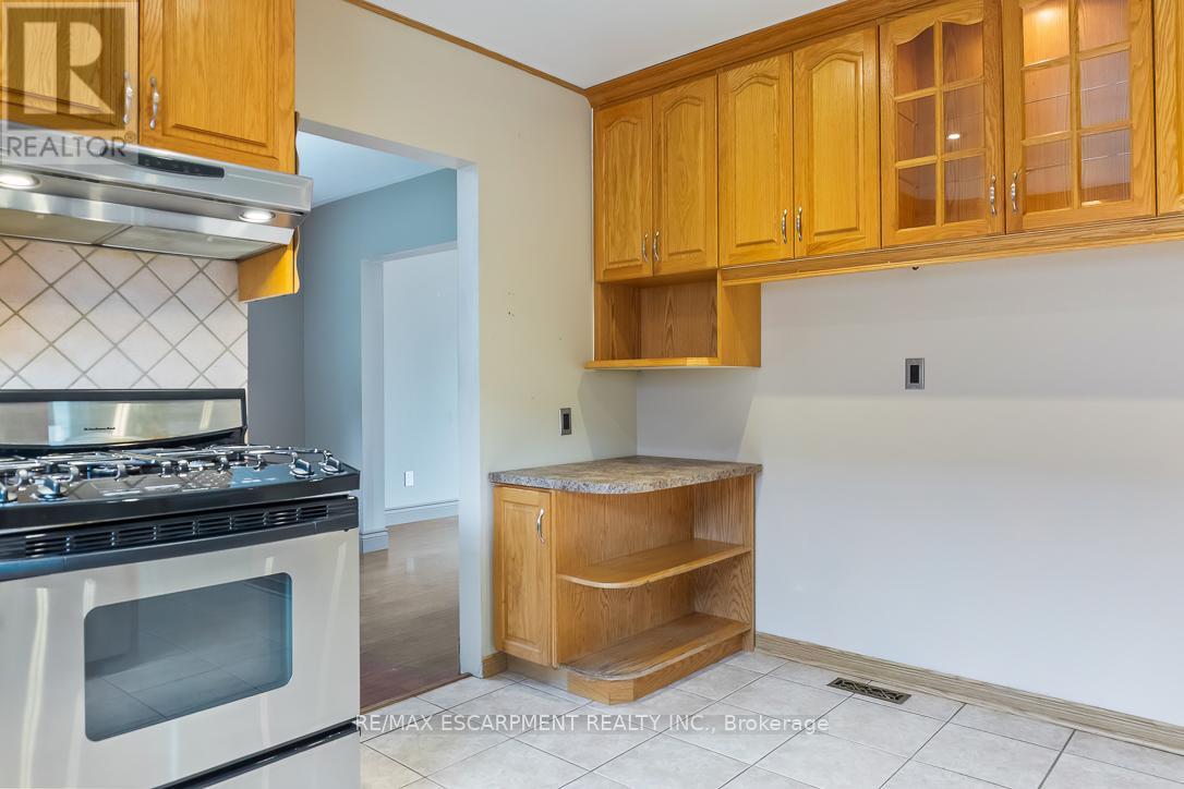 1 Dunbarton Crescent, Brampton (Southgate), Ontario  L6T 1N8 - Photo 13 - W12283927