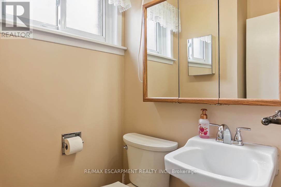 1 Dunbarton Crescent, Brampton (Southgate), Ontario  L6T 1N8 - Photo 14 - W12283927