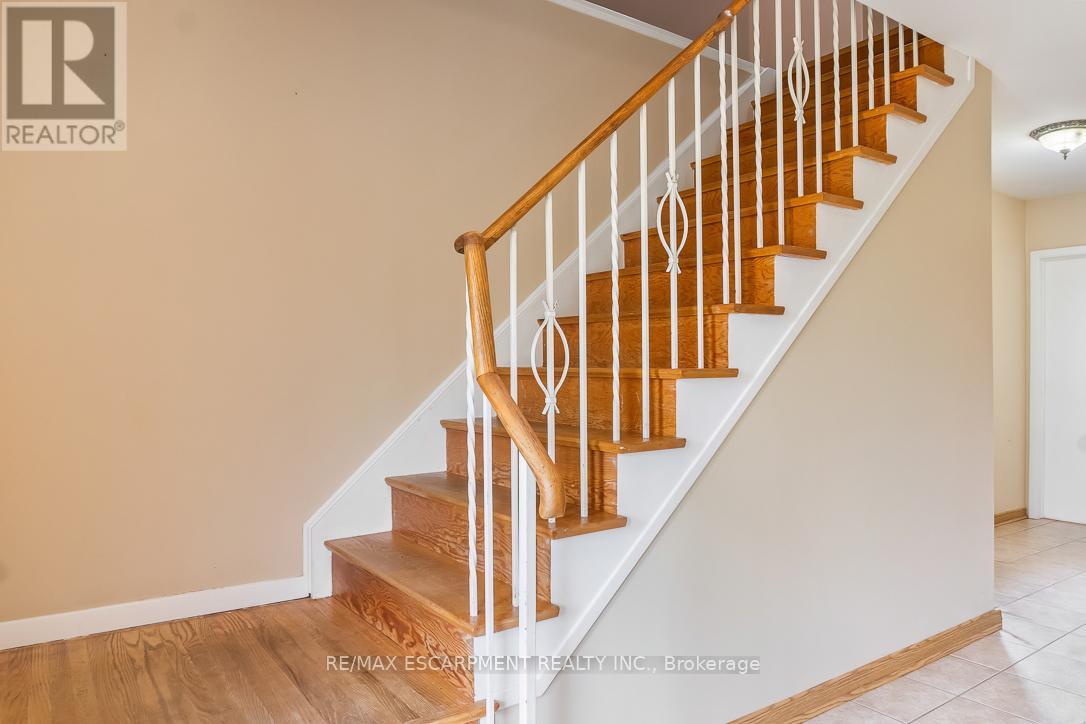 1 Dunbarton Crescent, Brampton (Southgate), Ontario  L6T 1N8 - Photo 15 - W12283927