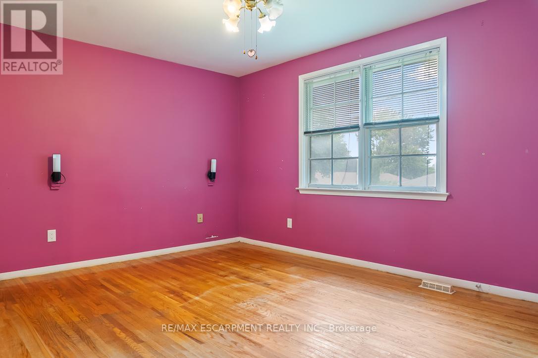 1 Dunbarton Crescent, Brampton (Southgate), Ontario  L6T 1N8 - Photo 17 - W12283927