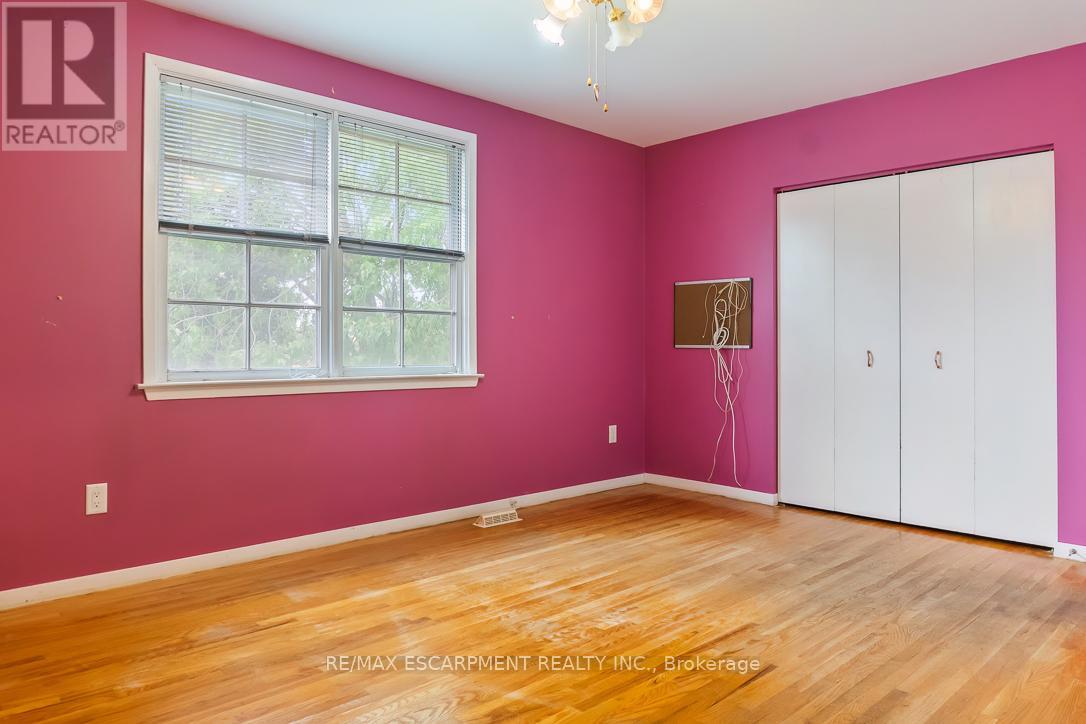 1 Dunbarton Crescent, Brampton (Southgate), Ontario  L6T 1N8 - Photo 18 - W12283927