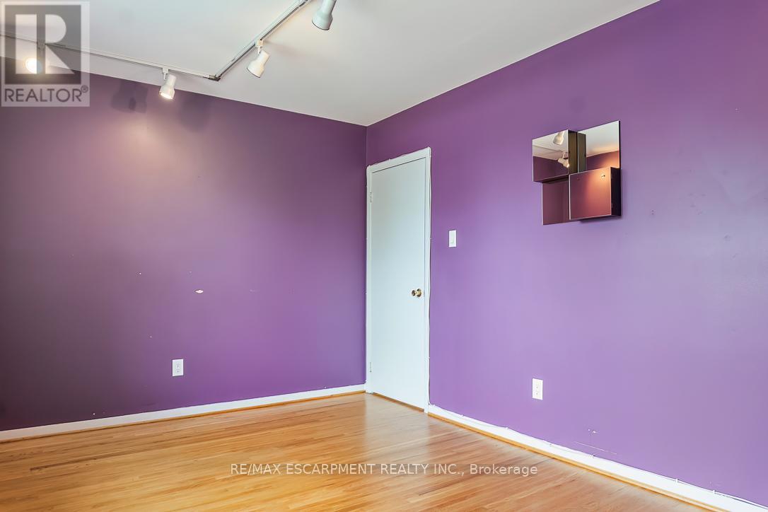 1 Dunbarton Crescent, Brampton (Southgate), Ontario  L6T 1N8 - Photo 24 - W12283927