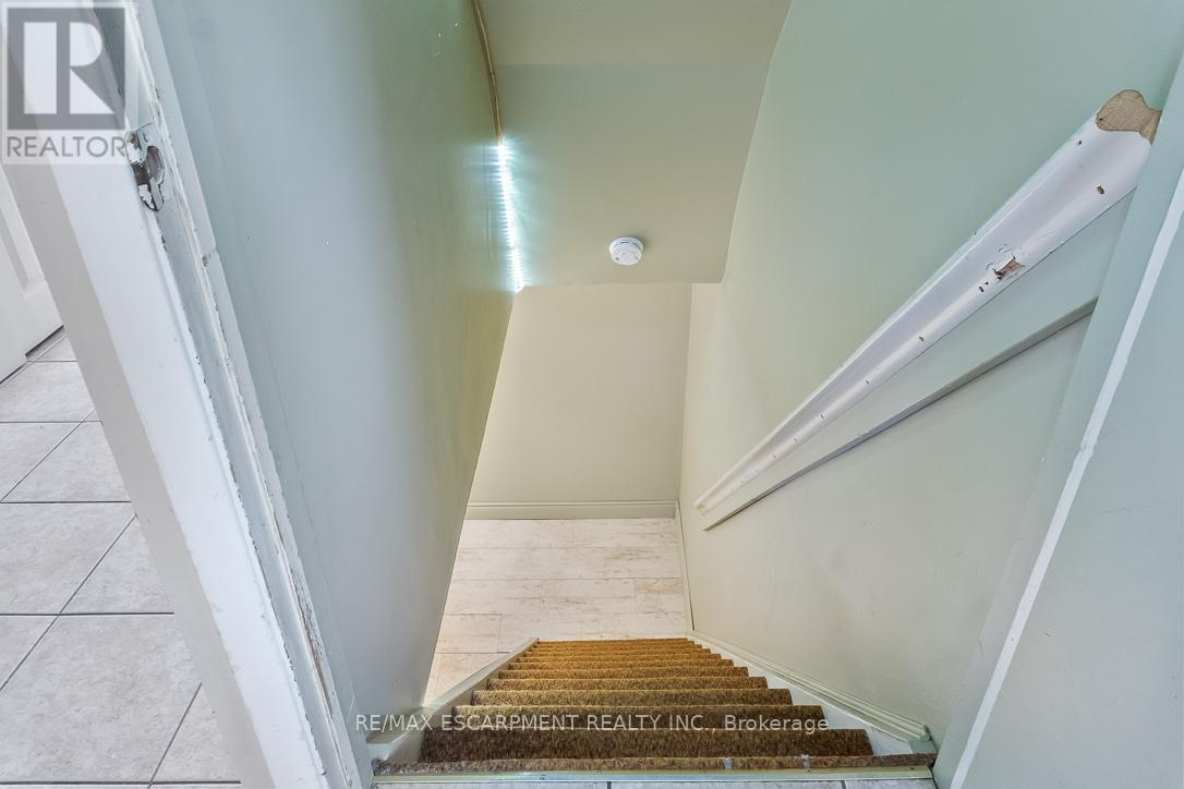 1 Dunbarton Crescent, Brampton (Southgate), Ontario  L6T 1N8 - Photo 31 - W12283927