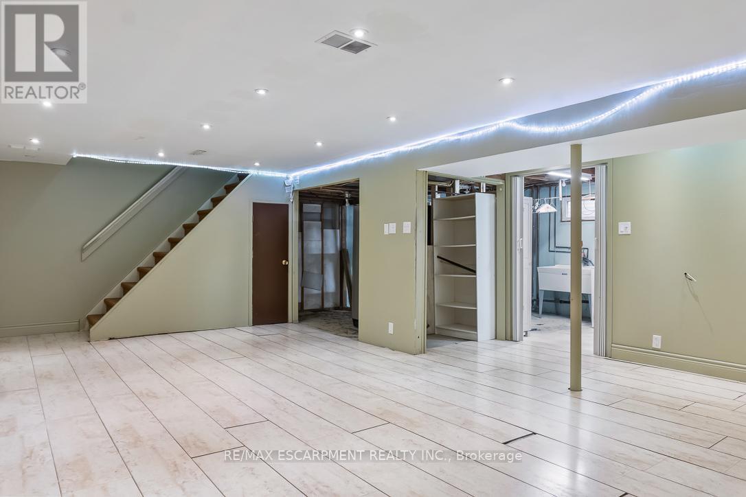 1 Dunbarton Crescent, Brampton (Southgate), Ontario  L6T 1N8 - Photo 32 - W12283927