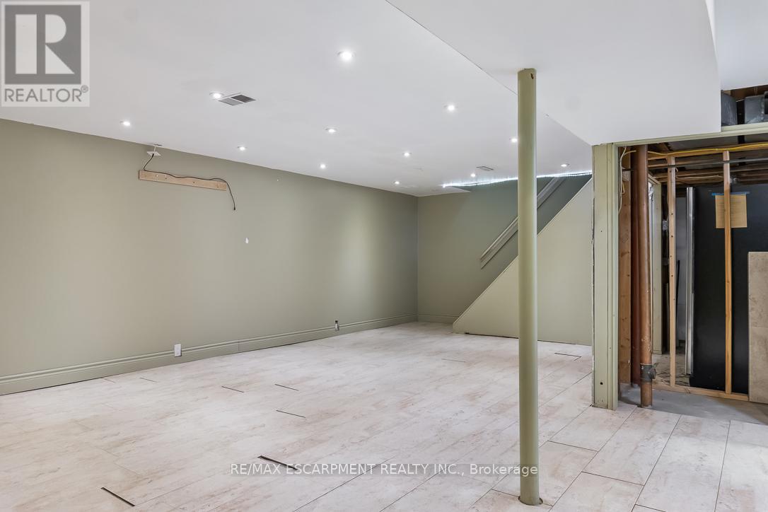 1 Dunbarton Crescent, Brampton (Southgate), Ontario  L6T 1N8 - Photo 33 - W12283927