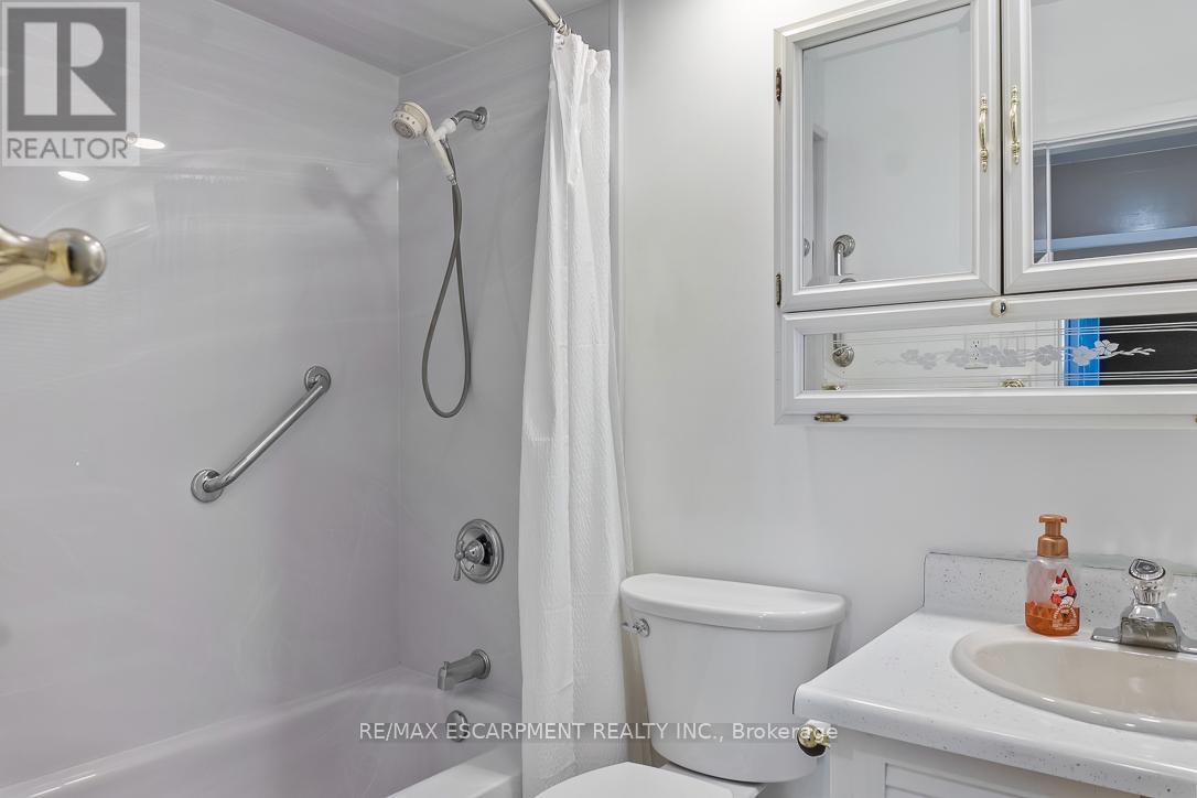 1 Dunbarton Crescent, Brampton (Southgate), Ontario  L6T 1N8 - Photo 35 - W12283927