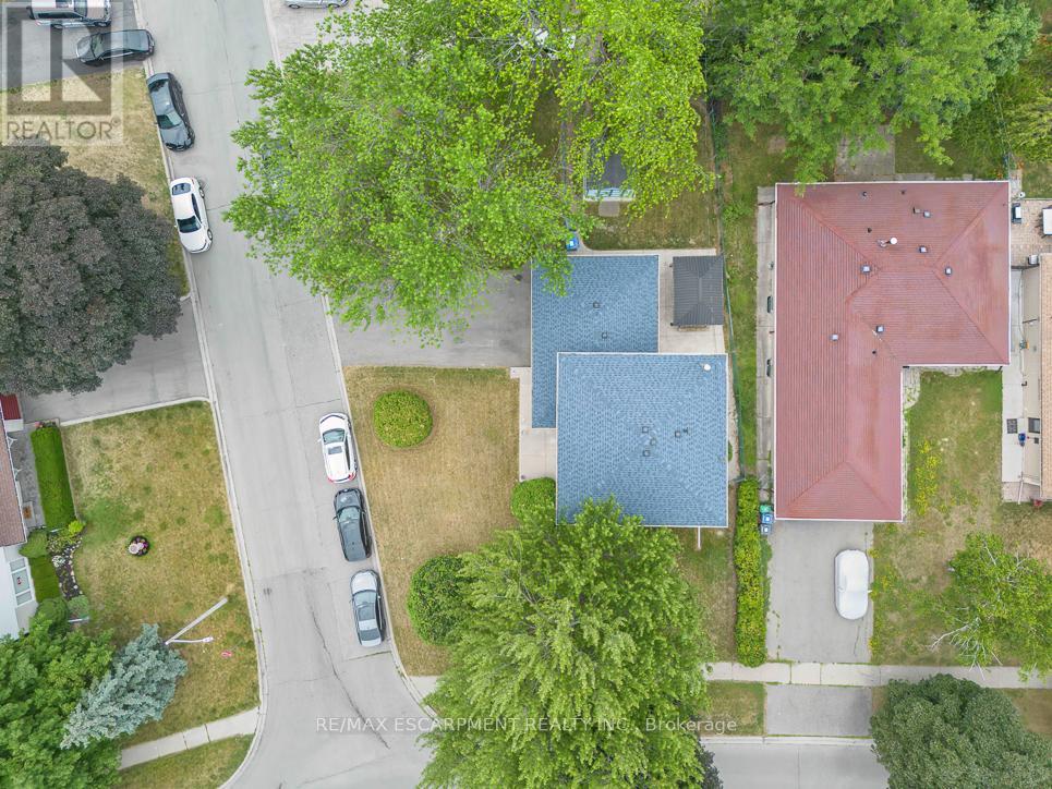 1 Dunbarton Crescent, Brampton (Southgate), Ontario  L6T 1N8 - Photo 40 - W12283927