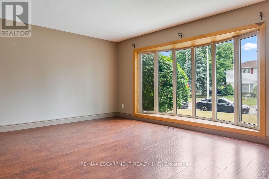 1 Dunbarton Crescent, Brampton (Southgate), Ontario  L6T 1N8 - Photo 6 - W12283927
