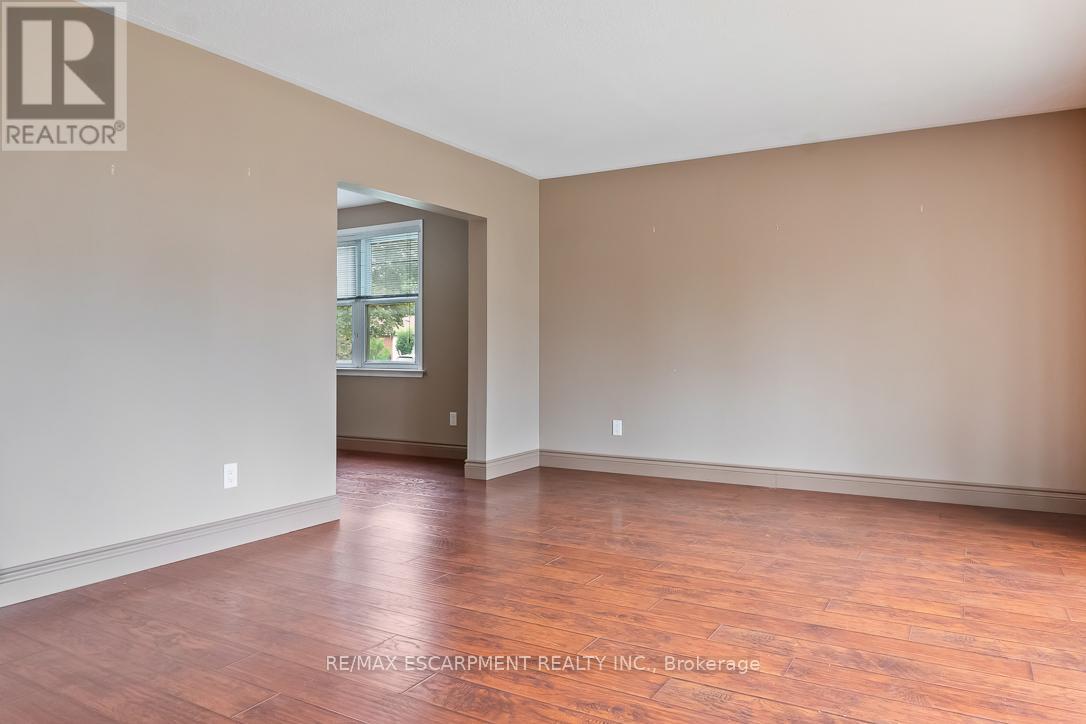 1 Dunbarton Crescent, Brampton (Southgate), Ontario  L6T 1N8 - Photo 7 - W12283927