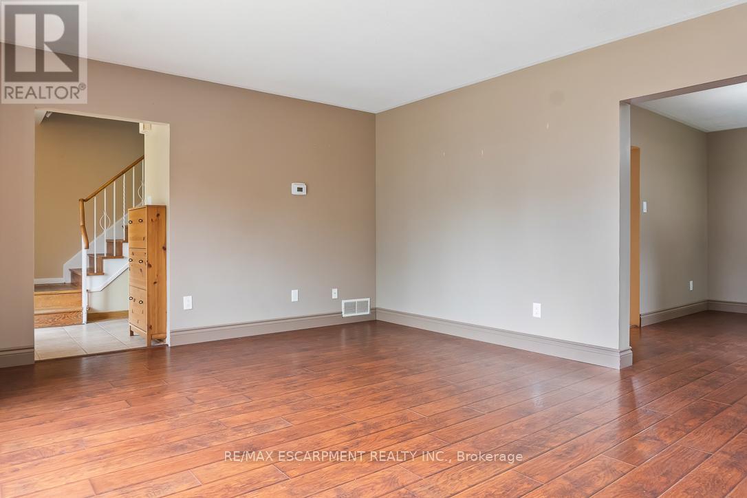 1 Dunbarton Crescent, Brampton (Southgate), Ontario  L6T 1N8 - Photo 8 - W12283927