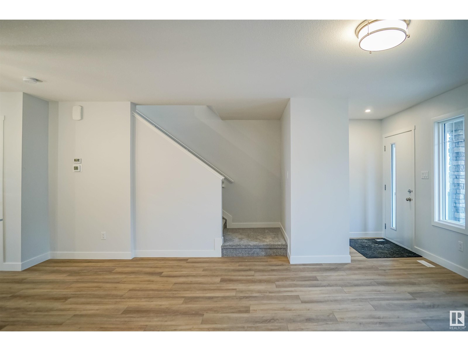 Property at 1072 MCLEOD AV image 3