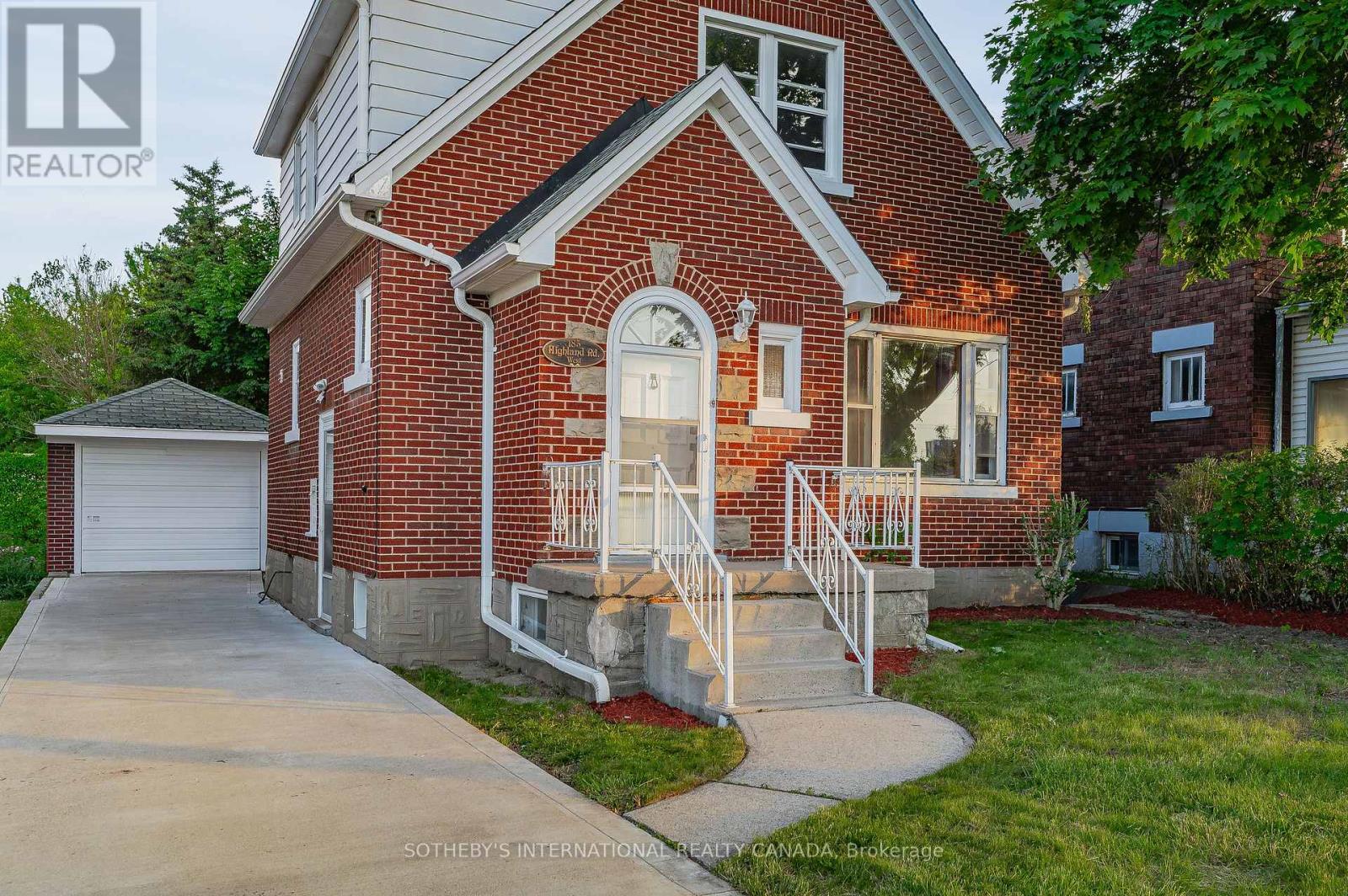 Property at 185 HIGHLAND ROAD W image 3