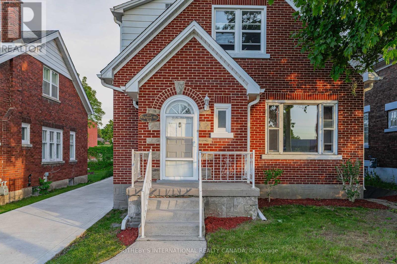 Property at 185 HIGHLAND ROAD W image 4