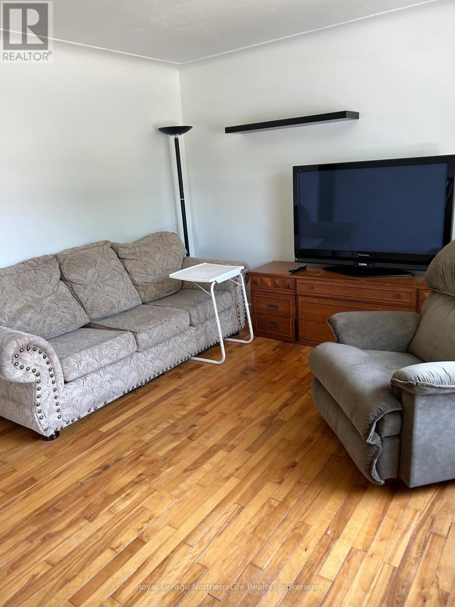 Property at 686 O'BRIEN STREET image 4