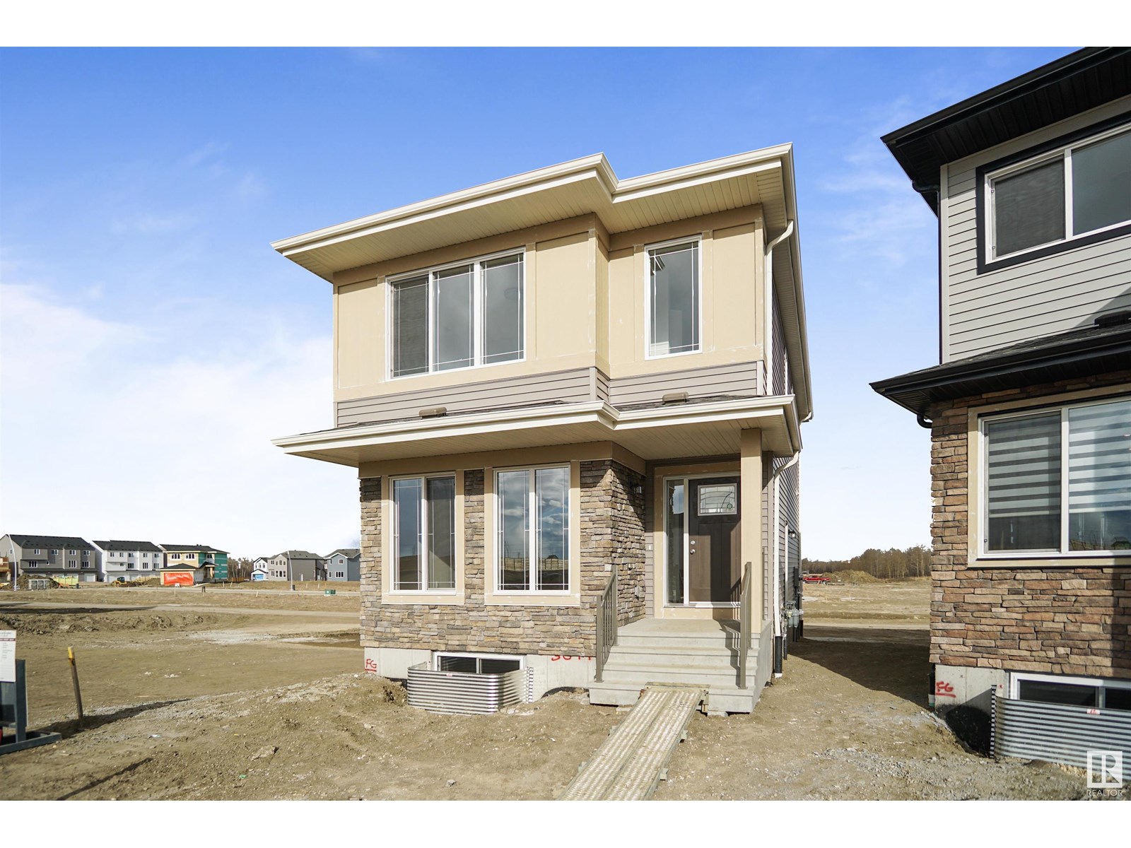 Property at 1076 MCLEOD AV image 1