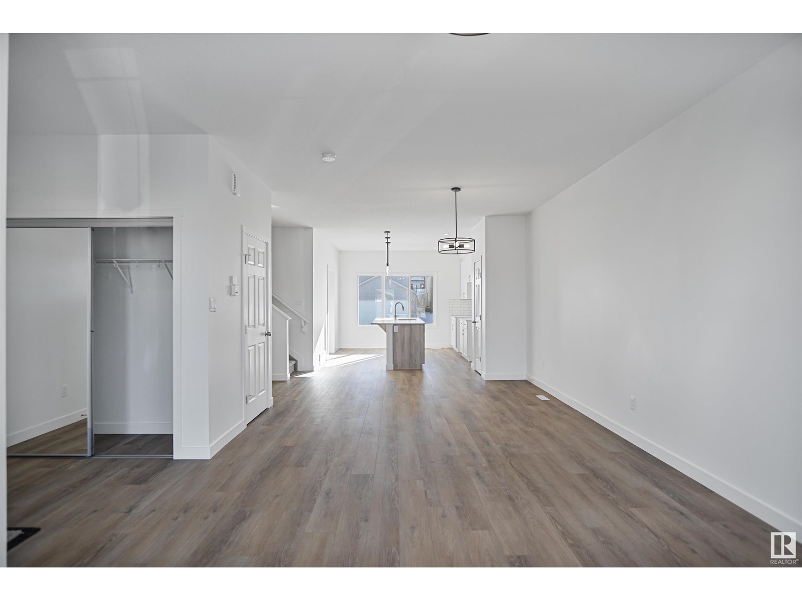 Property at 1076 MCLEOD AV image 2