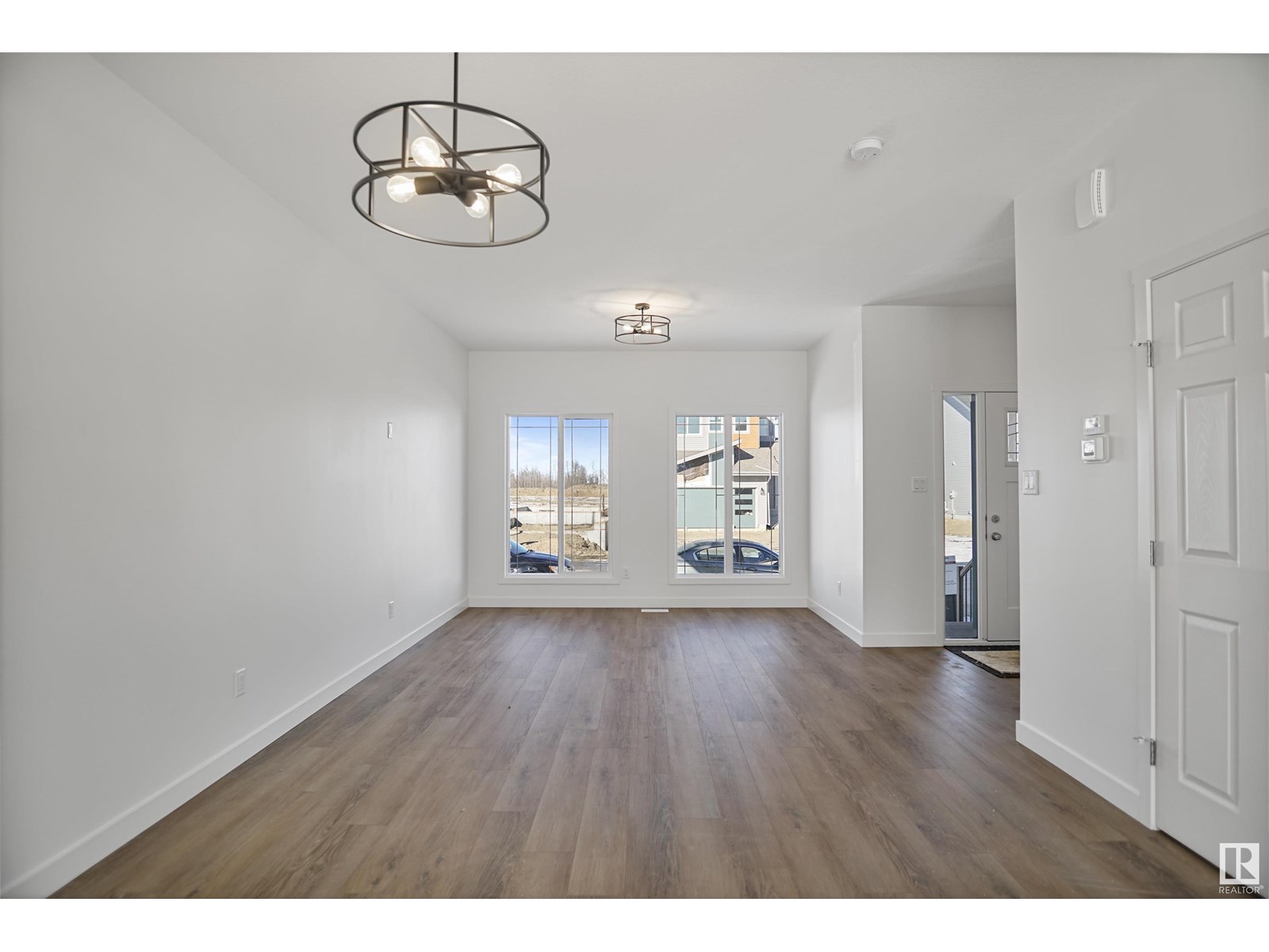 Property at 1076 MCLEOD AV image 5