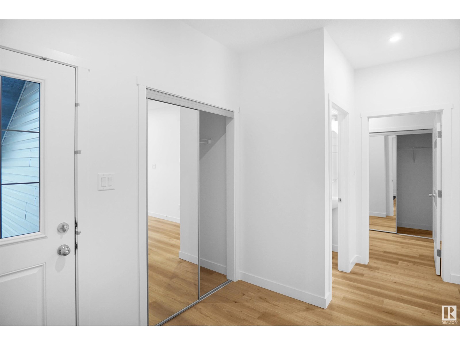 Property at 4 Ellis LI image 2