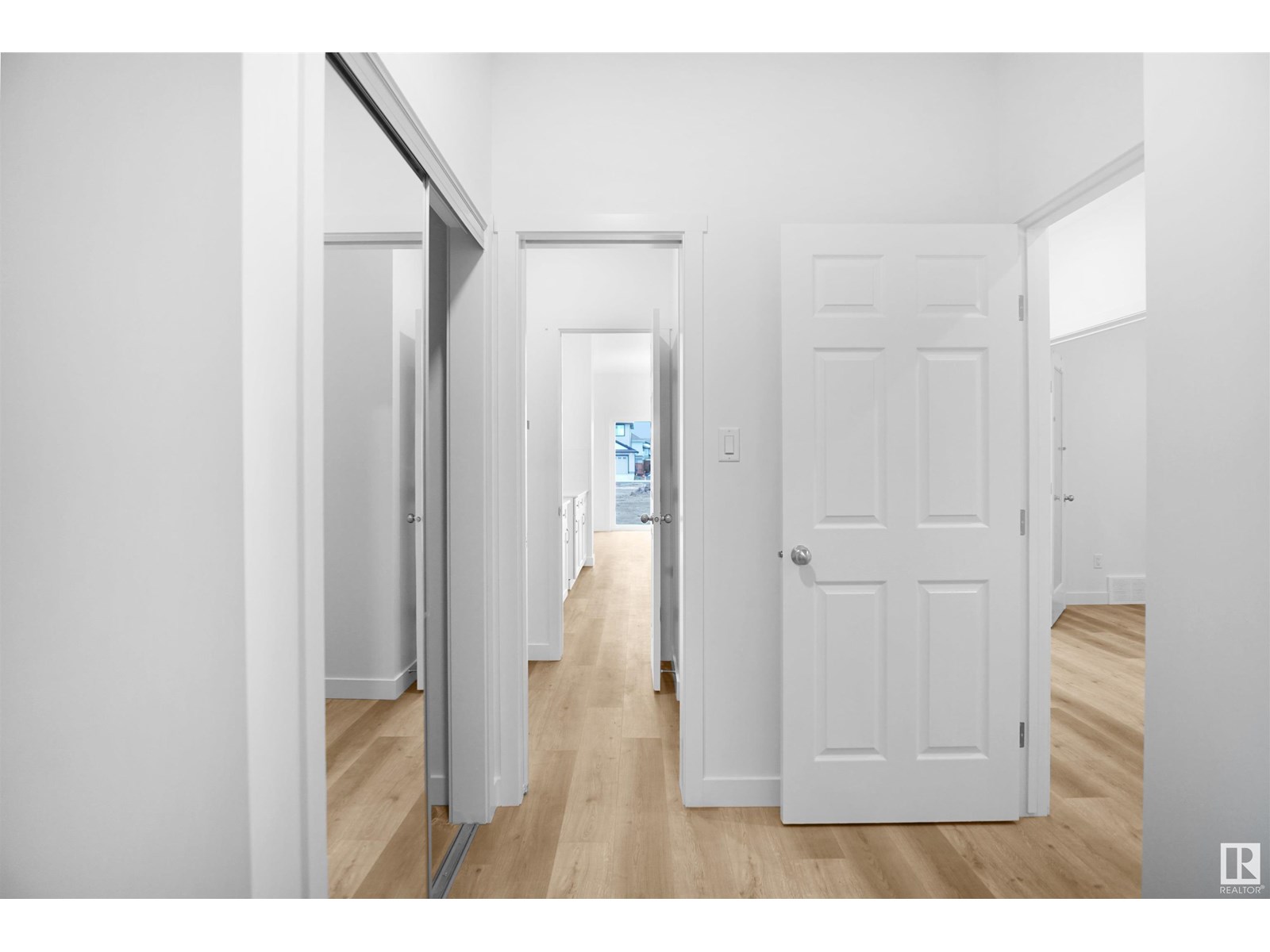 Property at 4 Ellis LI image 4