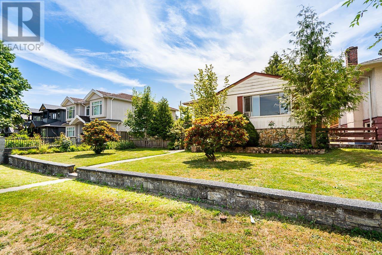 3724 Kincaid Street, Burnaby, British Columbia  V5G 1V5 - Photo 4 - R3024929