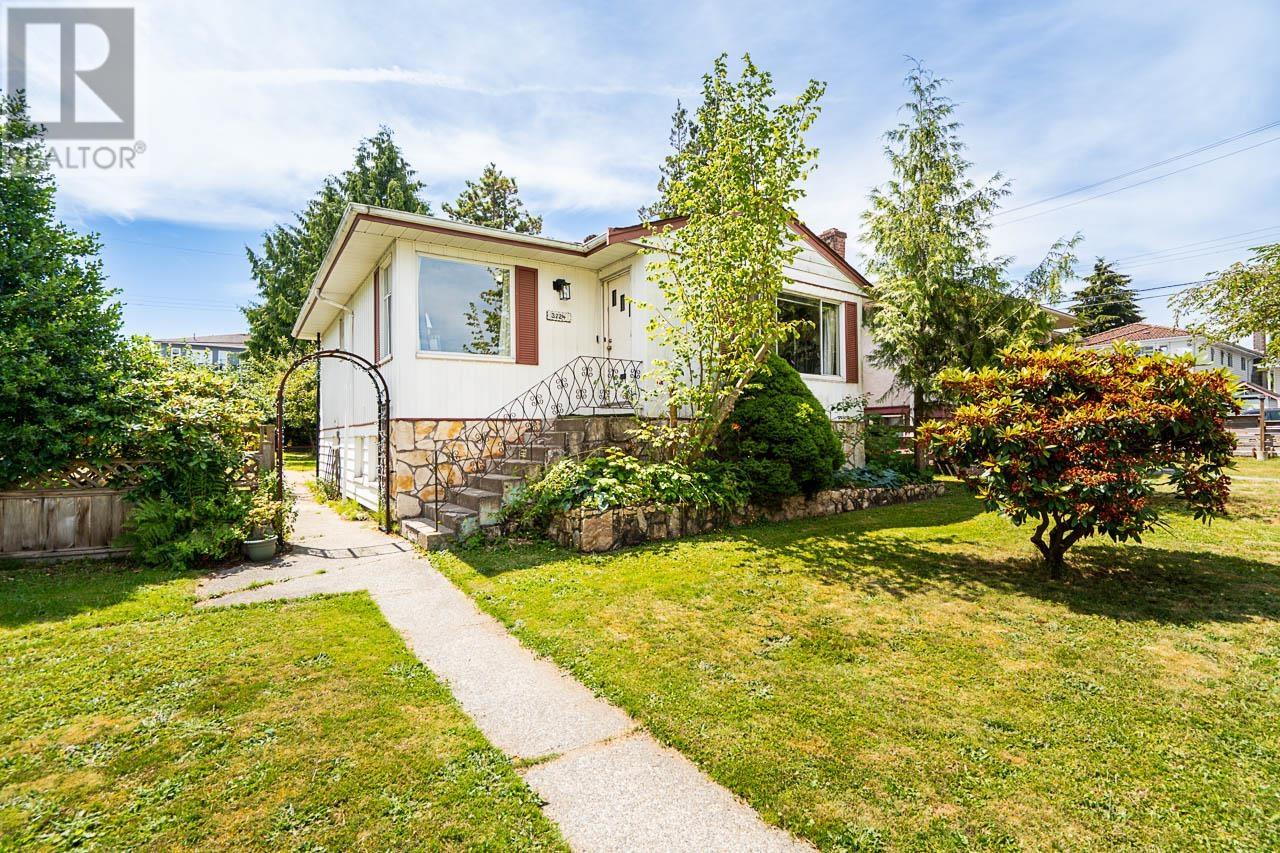 3724 Kincaid Street, Burnaby, British Columbia  V5G 1V5 - Photo 5 - R3024929