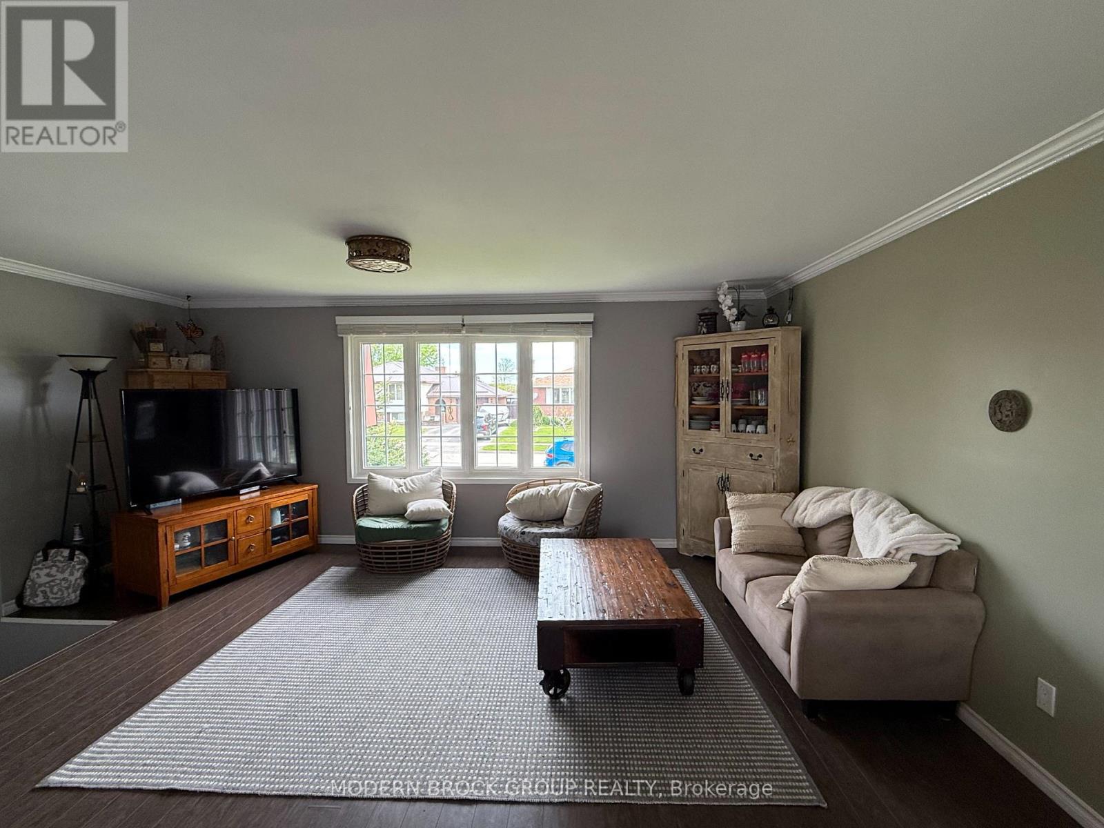 Property at 1350 LINDEN CRESCENT image 4