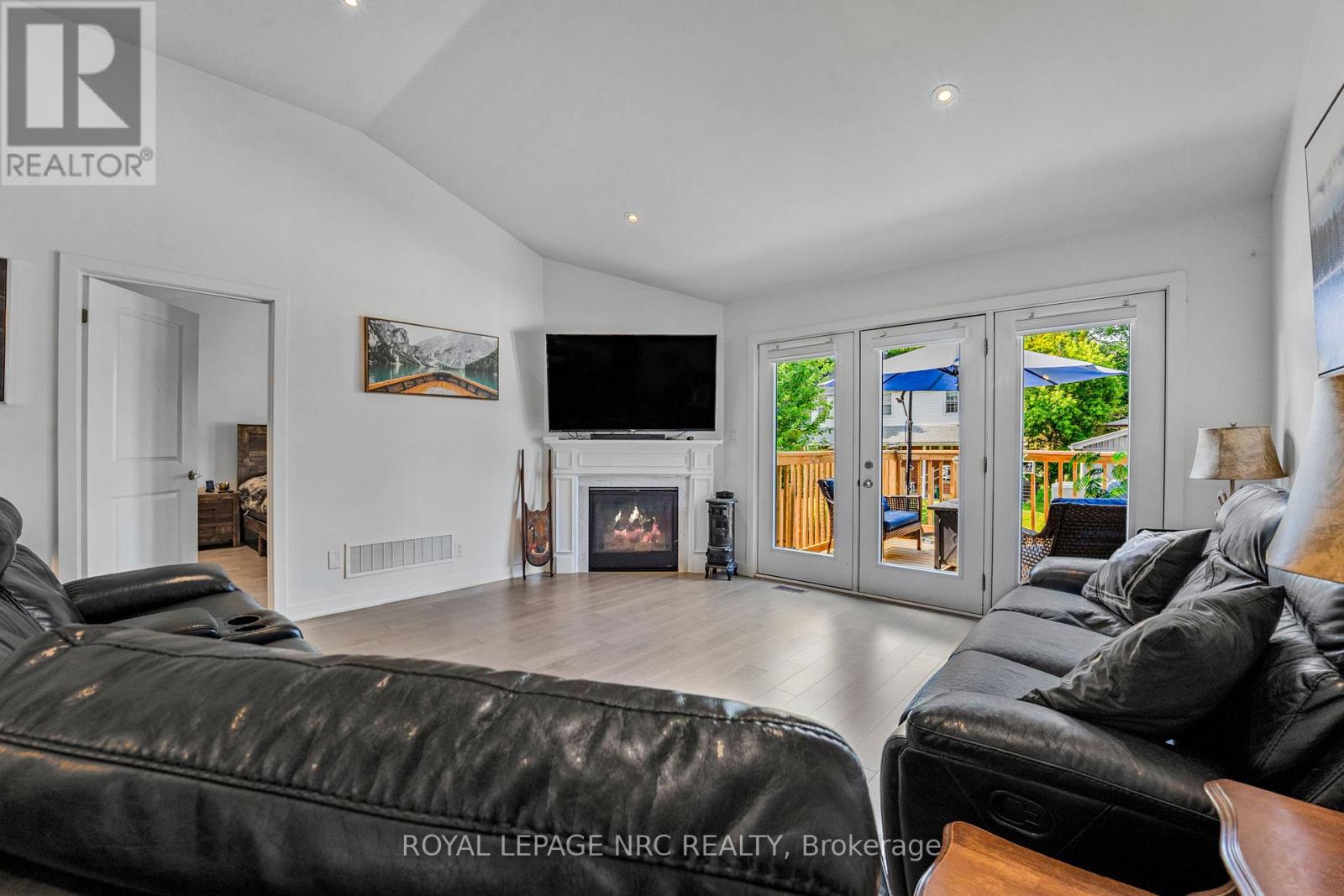 3604 Hibbard Street, Fort Erie (Ridgeway), Ontario  L0S 1N0 - Photo 5 - X12284111