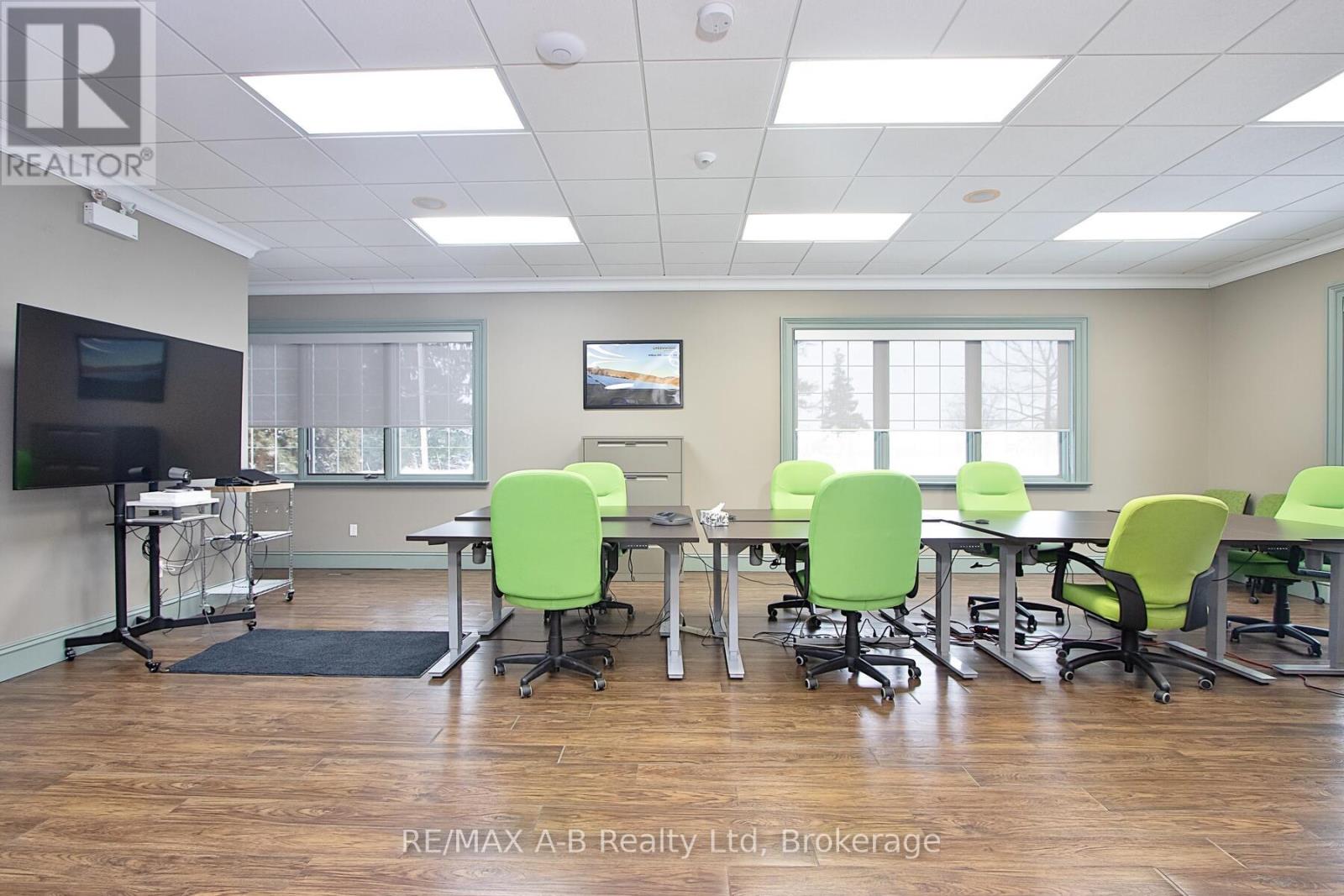 140 Foundry Street, Wilmot, Ontario  N3A 2P7 - Photo 11 - X12284106