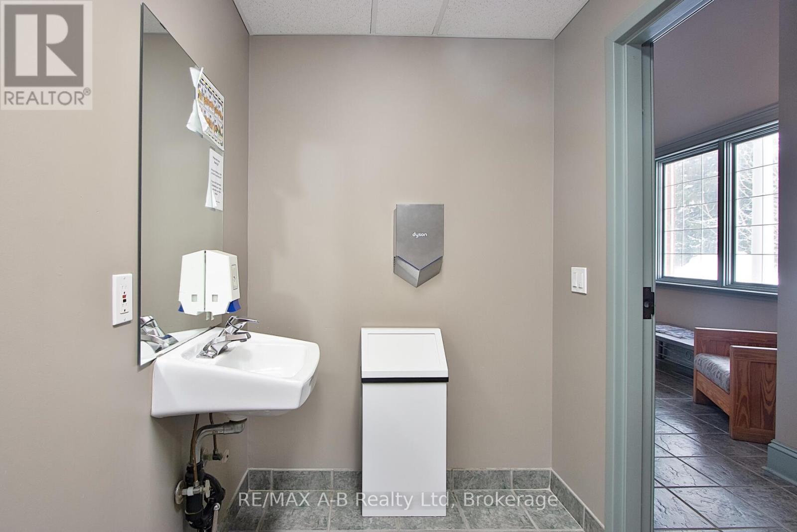 140 Foundry Street, Wilmot, Ontario  N3A 2P7 - Photo 30 - X12284106