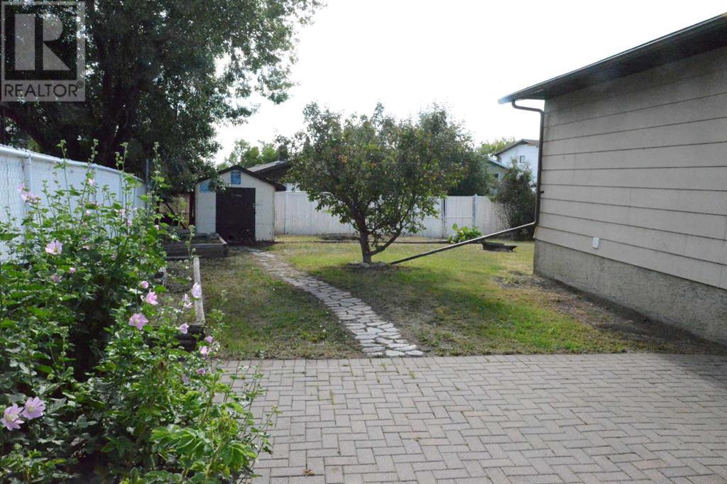 Property at 12125 95A Street image 3
