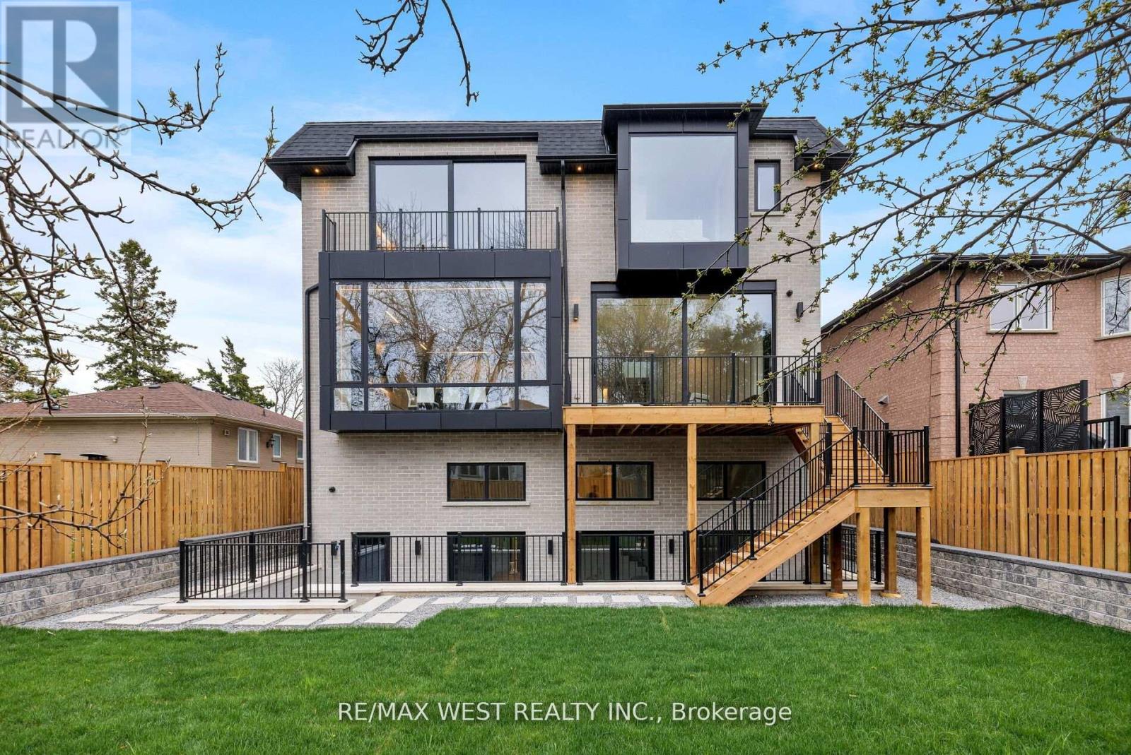 Property at 310 PATRICIA AVENUE image 4