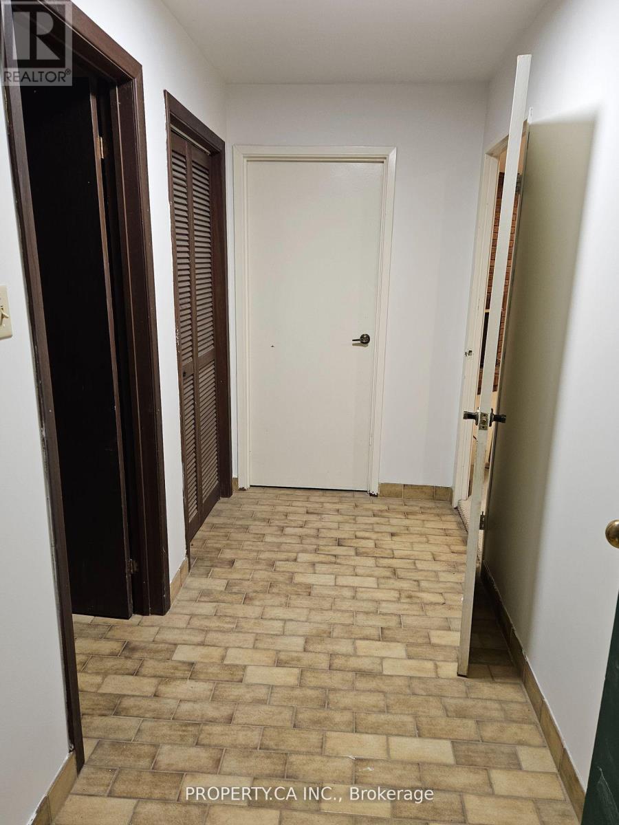 Bsmt - 16 Fleming Drive, Toronto (Bayview Woods-Steeles), Ontario  M2K 2N9 - Photo 18 - C12284061