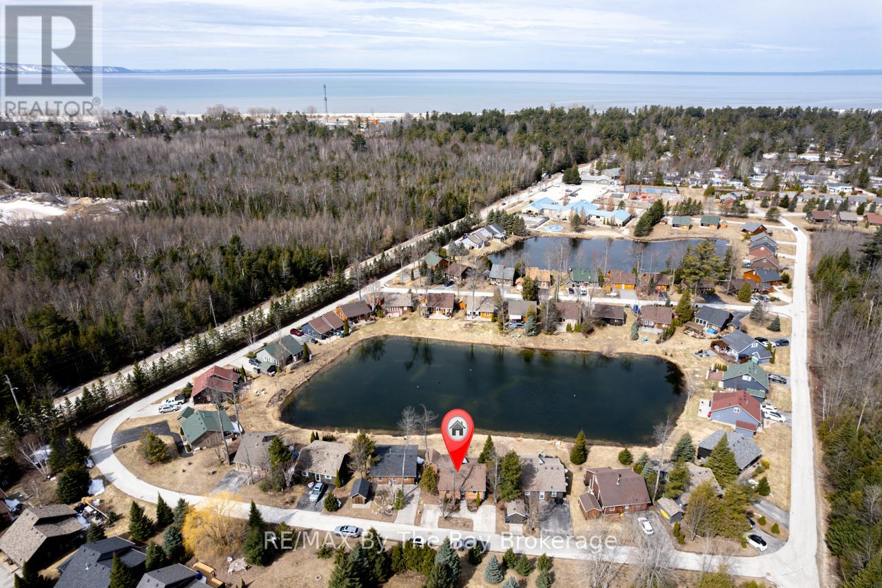 30 Cabin Crescent, Wasaga Beach, Ontario  L9Z 1X7 - Photo 4 - S12047295
