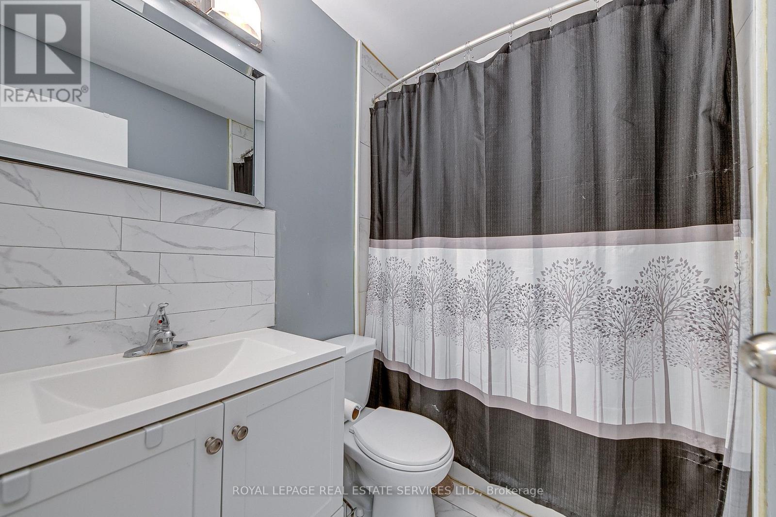 24 Deer Run Crescent, Bradford West Gwillimbury, Ontario  L3Z 1N2 - Photo 13 - N12284041