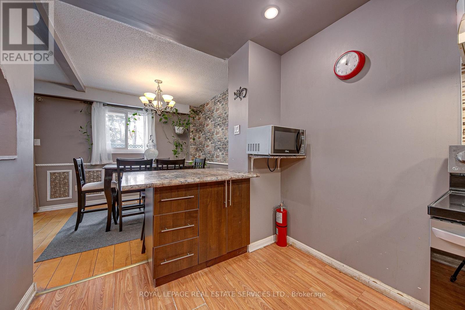 24 Deer Run Crescent, Bradford West Gwillimbury, Ontario  L3Z 1N2 - Photo 16 - N12284041