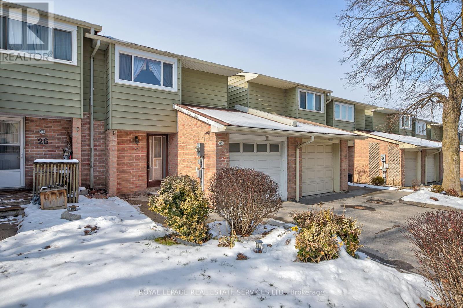 24 Deer Run Crescent, Bradford West Gwillimbury, Ontario  L3Z 1N2 - Photo 2 - N12284041