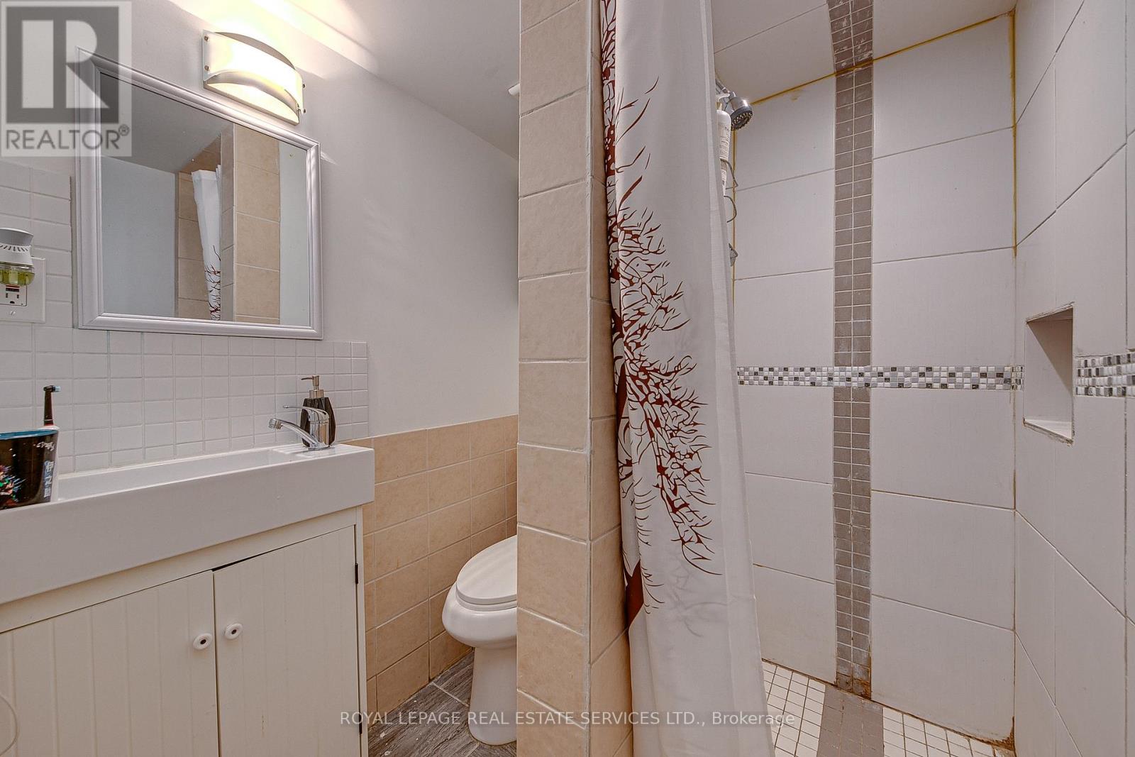 24 Deer Run Crescent, Bradford West Gwillimbury, Ontario  L3Z 1N2 - Photo 25 - N12284041