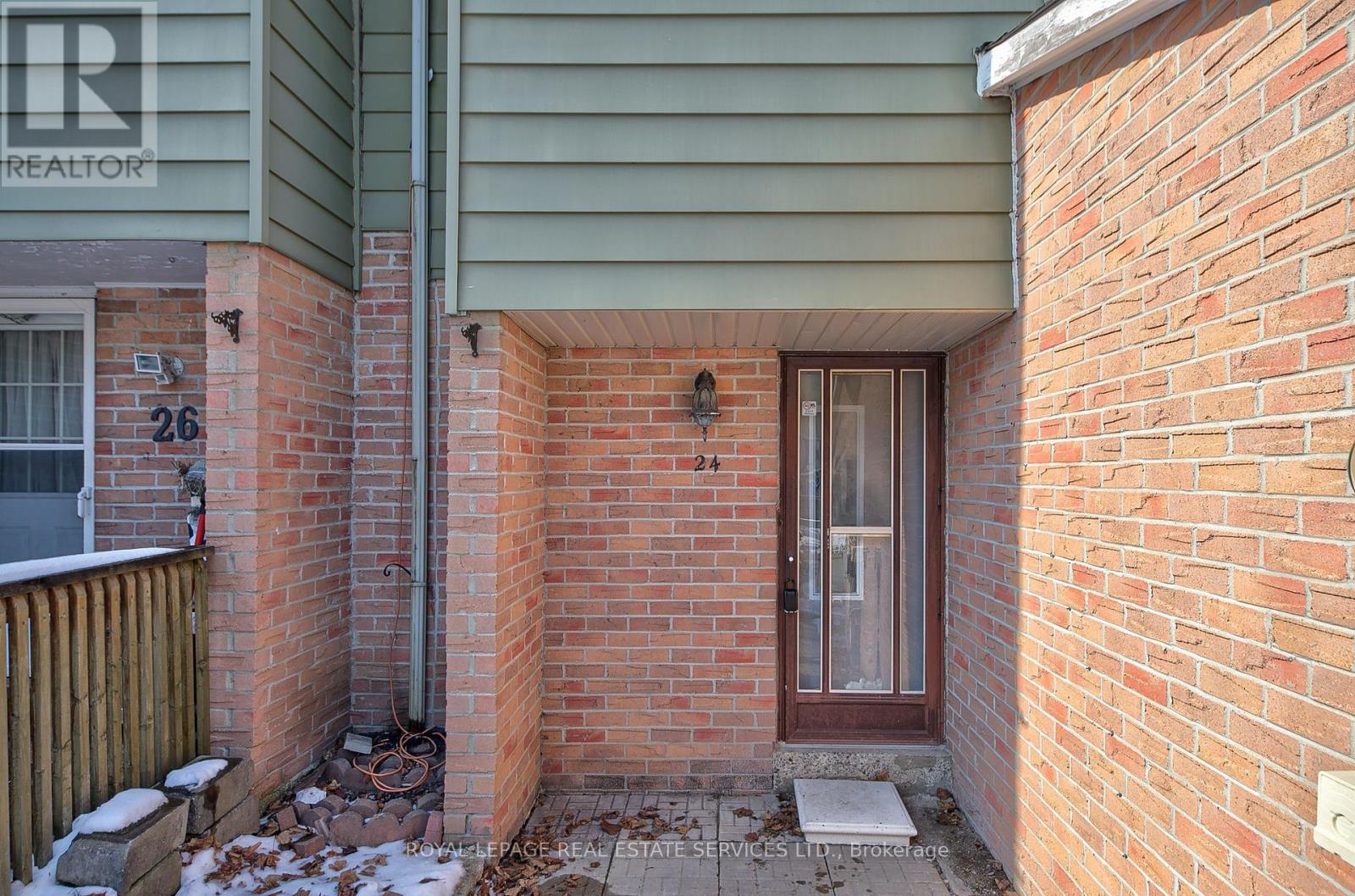 24 Deer Run Crescent, Bradford West Gwillimbury, Ontario  L3Z 1N2 - Photo 3 - N12284041