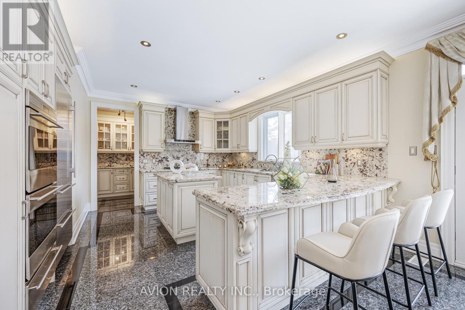 13 Bayview Forest Lane, Markham, Ontario  L3T 7S4 - Photo 11 - N12284093