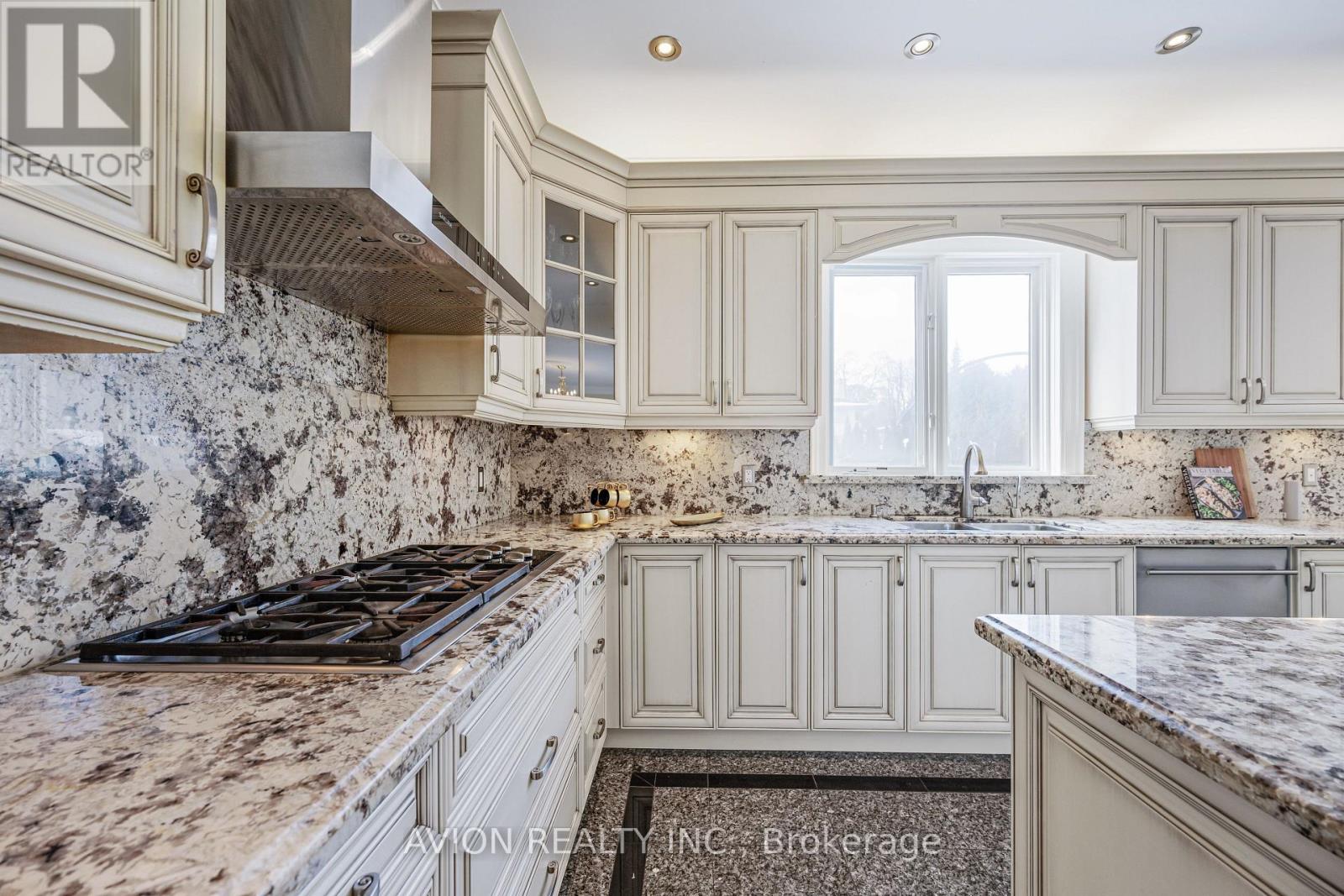 13 Bayview Forest Lane, Markham, Ontario  L3T 7S4 - Photo 15 - N12284093