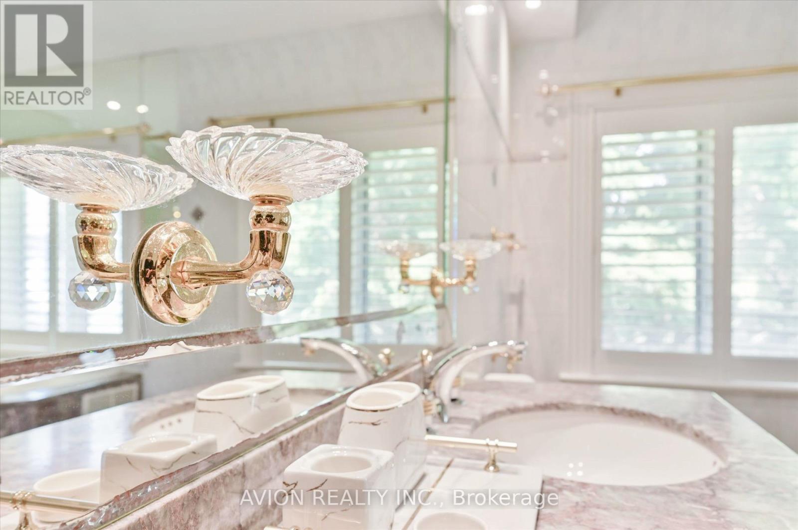 13 Bayview Forest Lane, Markham, Ontario  L3T 7S4 - Photo 35 - N12284093