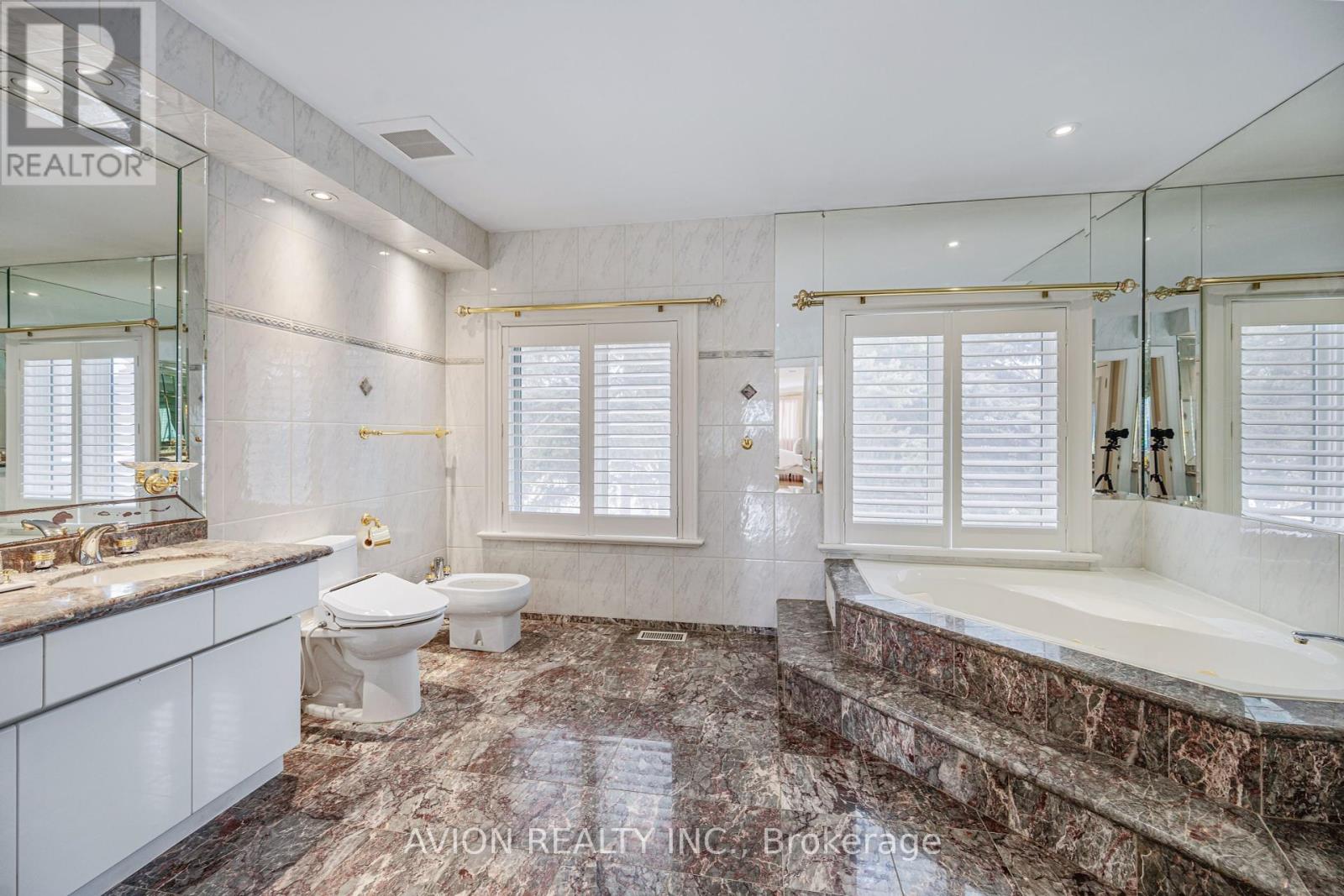 13 Bayview Forest Lane, Markham, Ontario  L3T 7S4 - Photo 36 - N12284093