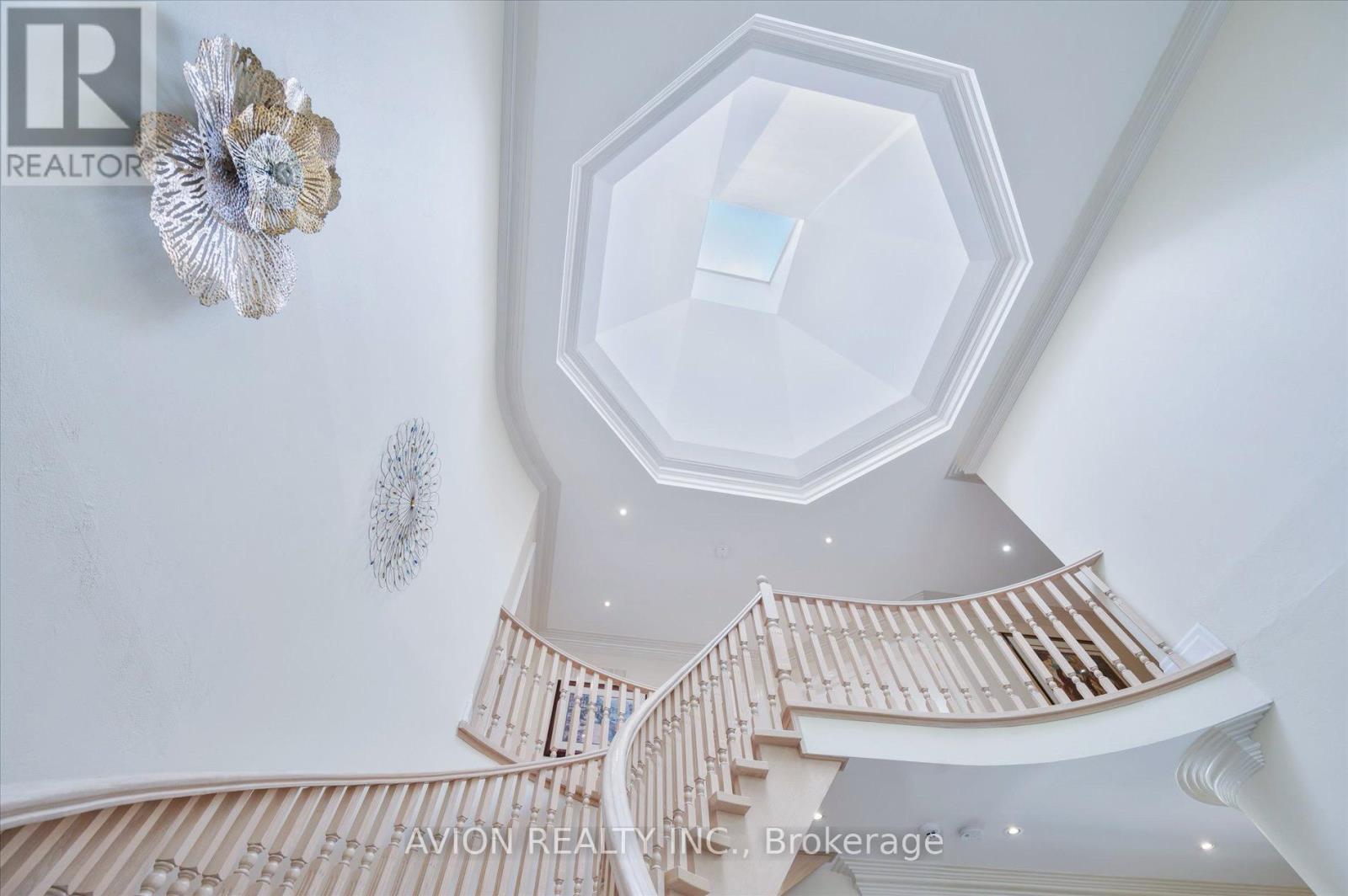 13 Bayview Forest Lane, Markham, Ontario  L3T 7S4 - Photo 6 - N12284093