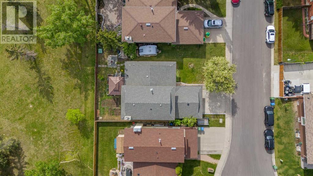 Property at 12 Whitefield Crescent NE image 4